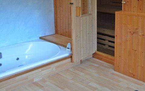 SPA con jacuzzi, baño turco y sauna